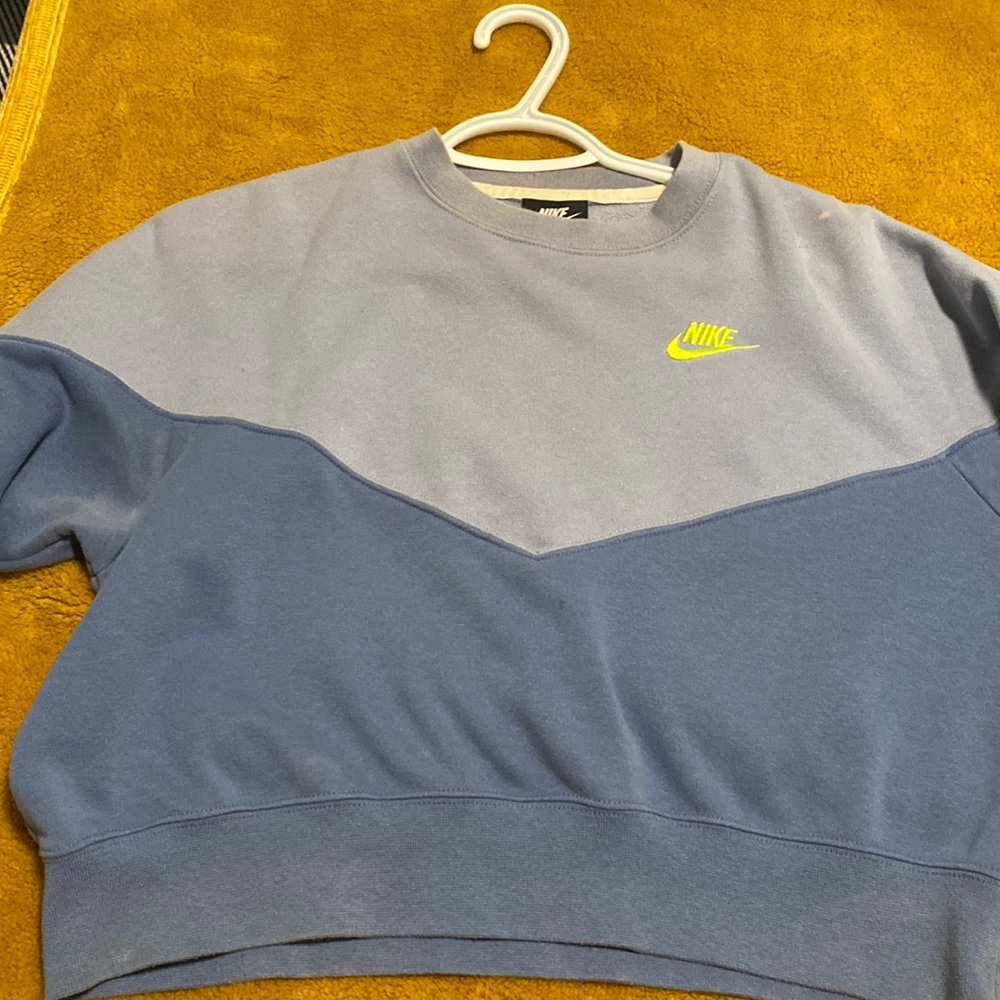 Distressed nike crew crop